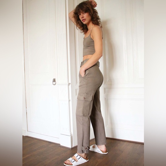 Aritzia Wilfred Free Modern Cargo Pant - Nomad Taupe - Picture 3 of 10